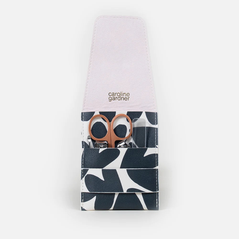 mono-hearts-manicure-set