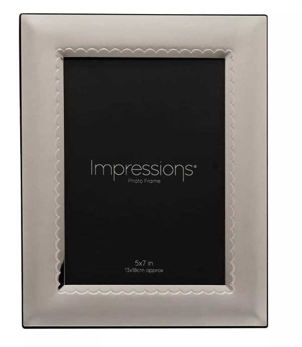 Silver Plated Scalloped Photo Frame 5" x 7" | Bookazine HK