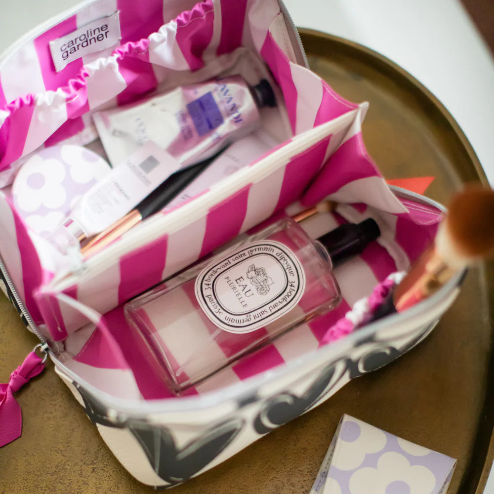 Mono Looped Hearts Flat Lay Wash Bag | Bookazine HK