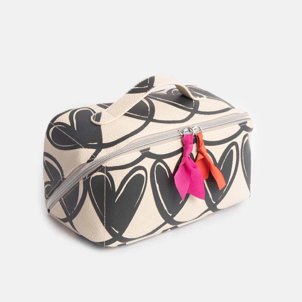 Mono Looped Hearts Flat Lay Wash Bag | Bookazine HK